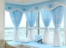 Những mẫu rèm cửa màu xanh nước biển được ưa chuộng hiện nay