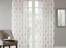 Phòng khách trở nên sang trọng với những cách chọn rèm cửa này